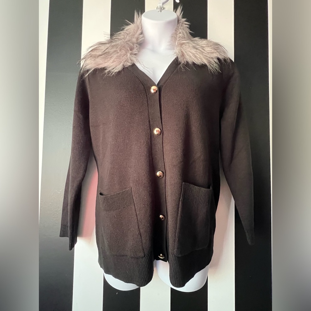 NWT New York & Company Women’s Black Cardigan w/ Faux Fur Detachable Collar; XL